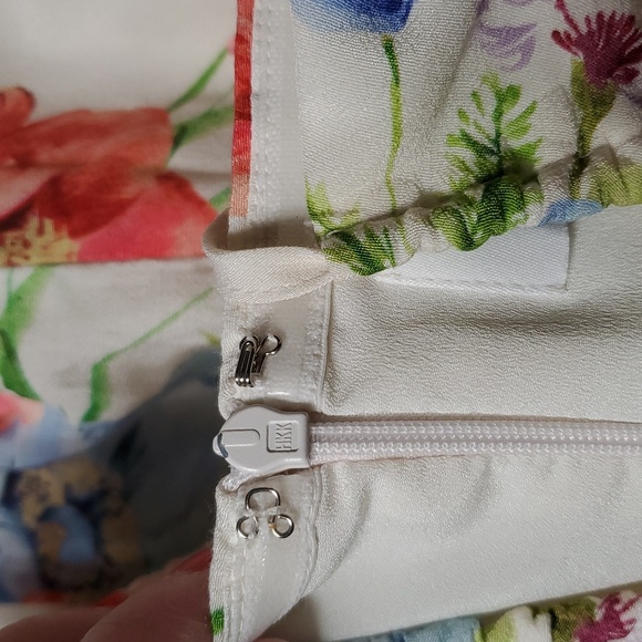 Yumi Kim Lani Dress Size Medium Dainty Floral Flirty Design Midi - Picture 14 of 16